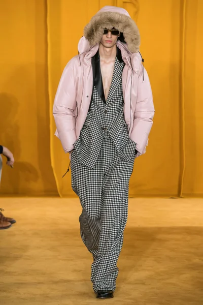 Look 18